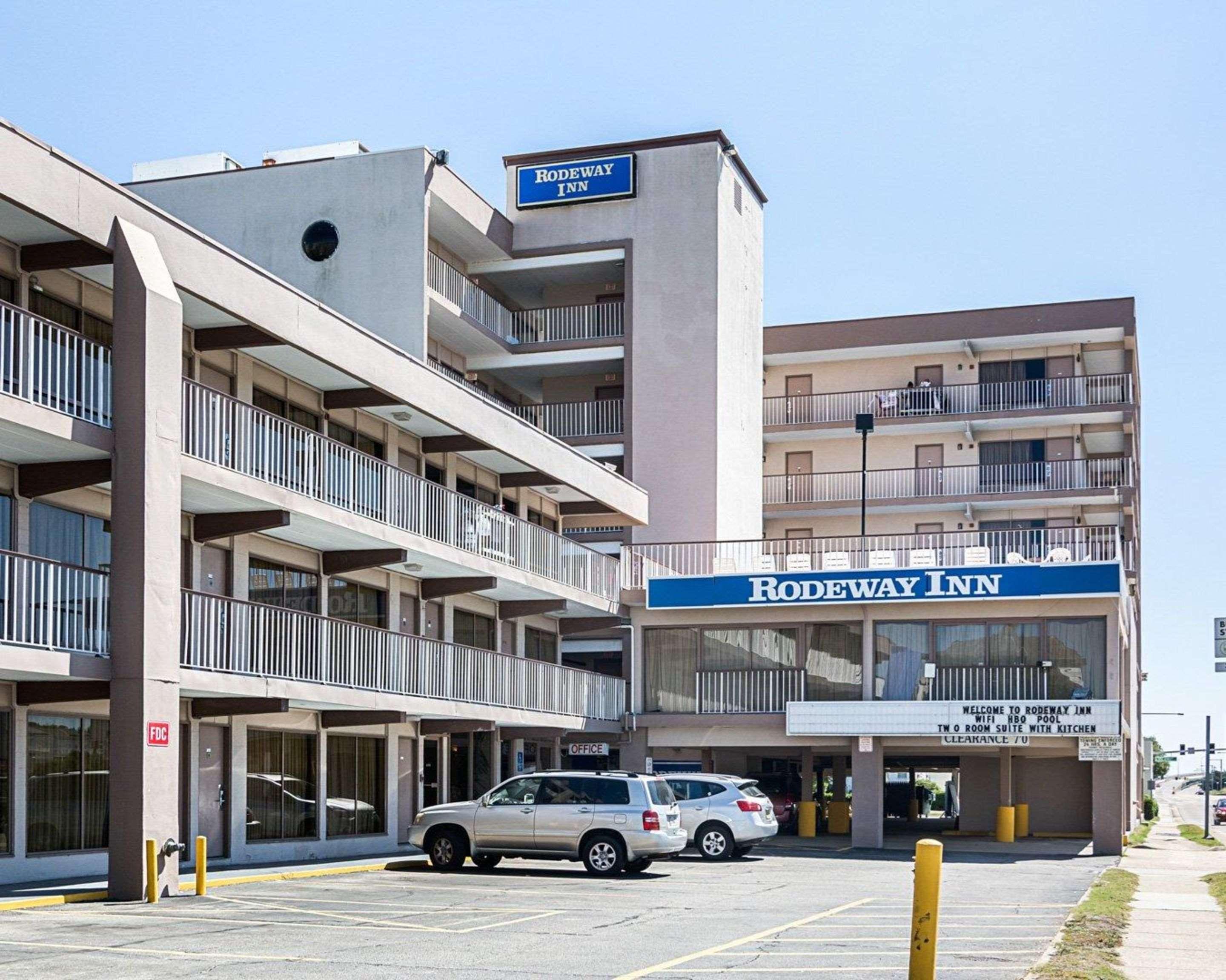 Red Roof Plus & Suites Virginia Beach - Seaside Buitenkant foto