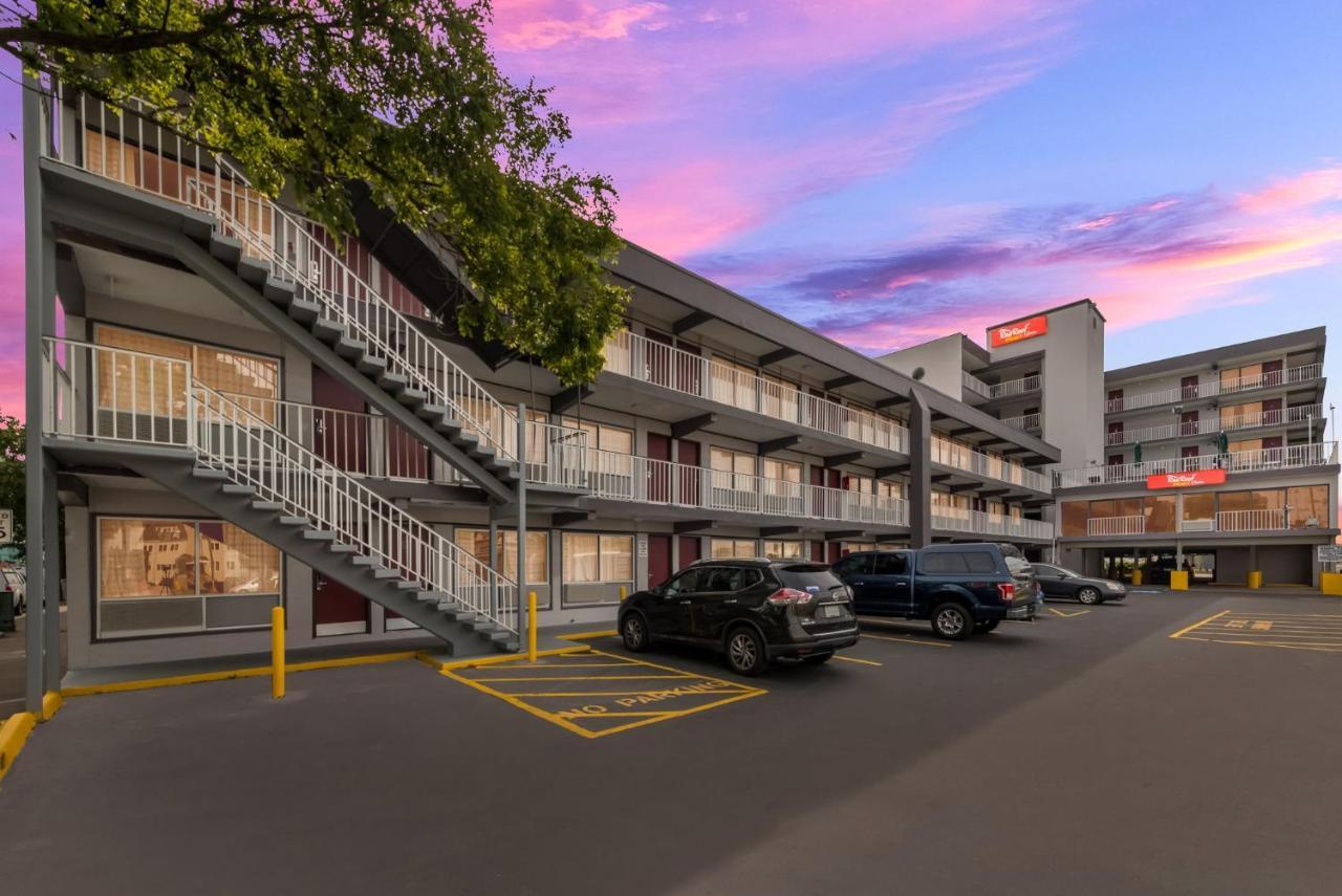 Red Roof Plus & Suites Virginia Beach - Seaside Buitenkant foto